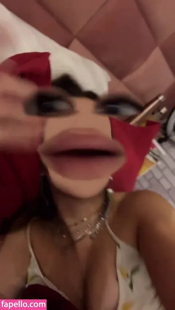 Dezoitou / Mel Maia / mel_maia / melissamelmaia Onlyfans Photo Gallery 