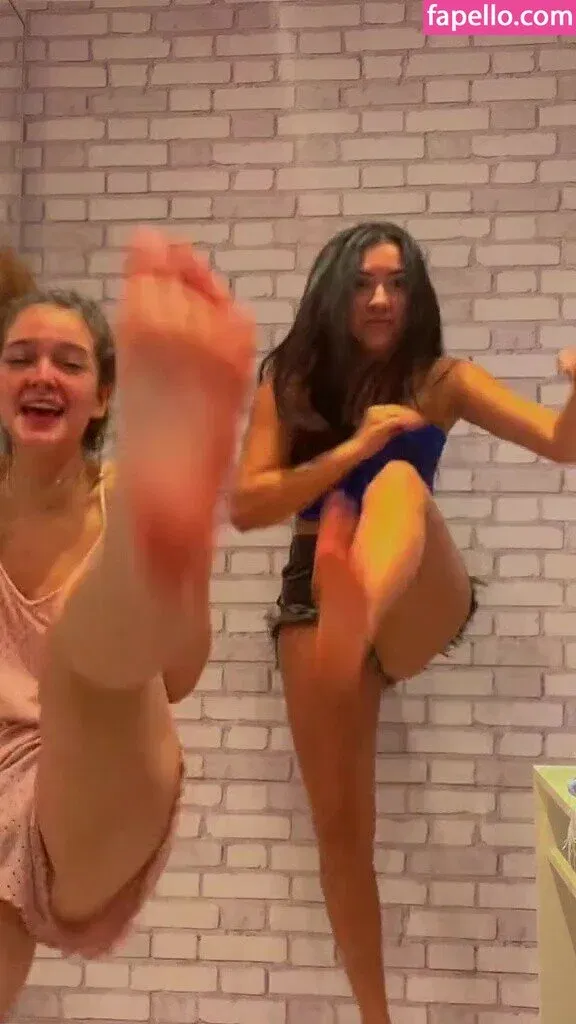 Dezoitou / Mel Maia / mel_maia / melissamelmaia Onlyfans Photo Gallery 