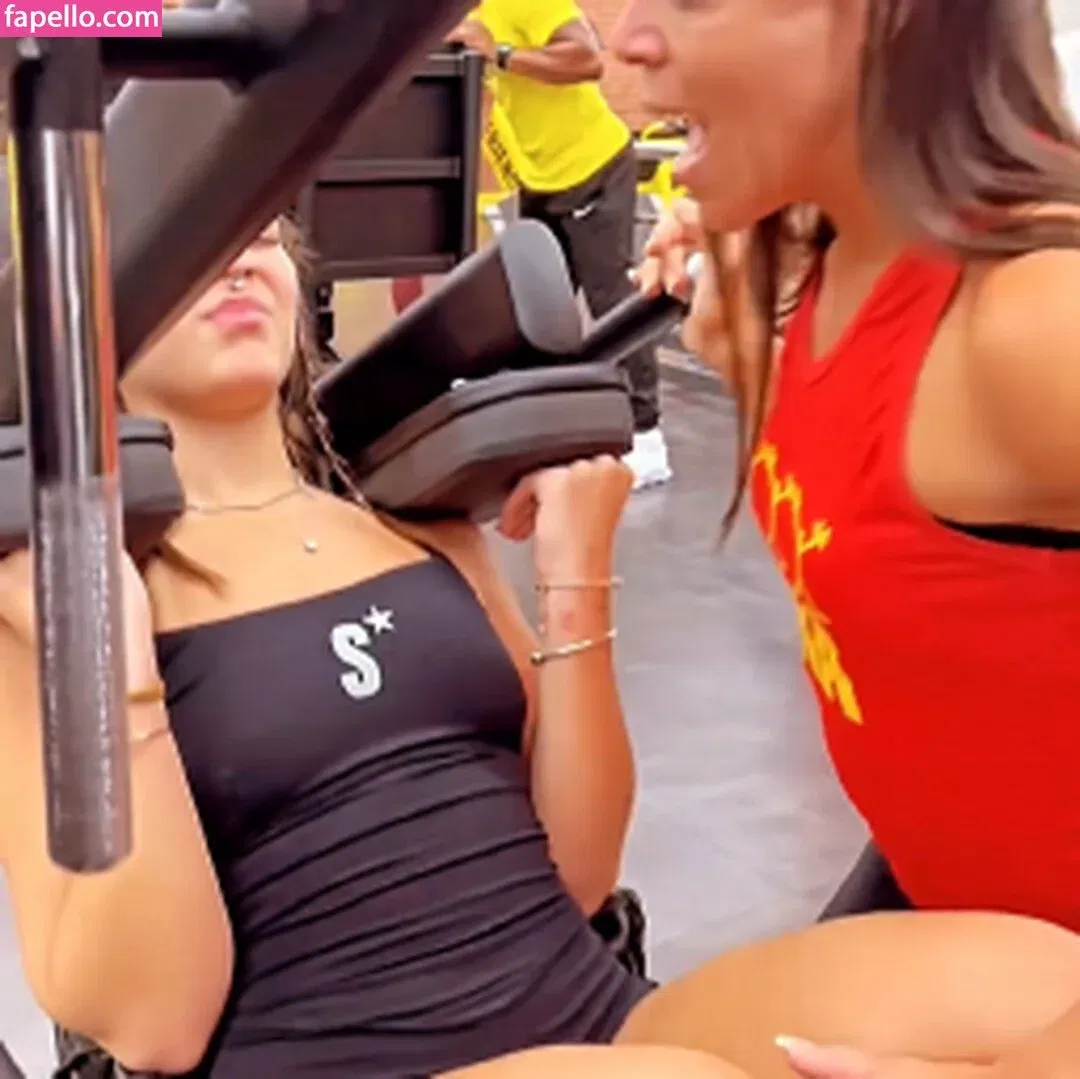 Dezoitou / Mel Maia / mel_maia / melissamelmaia Onlyfans Photo Gallery 