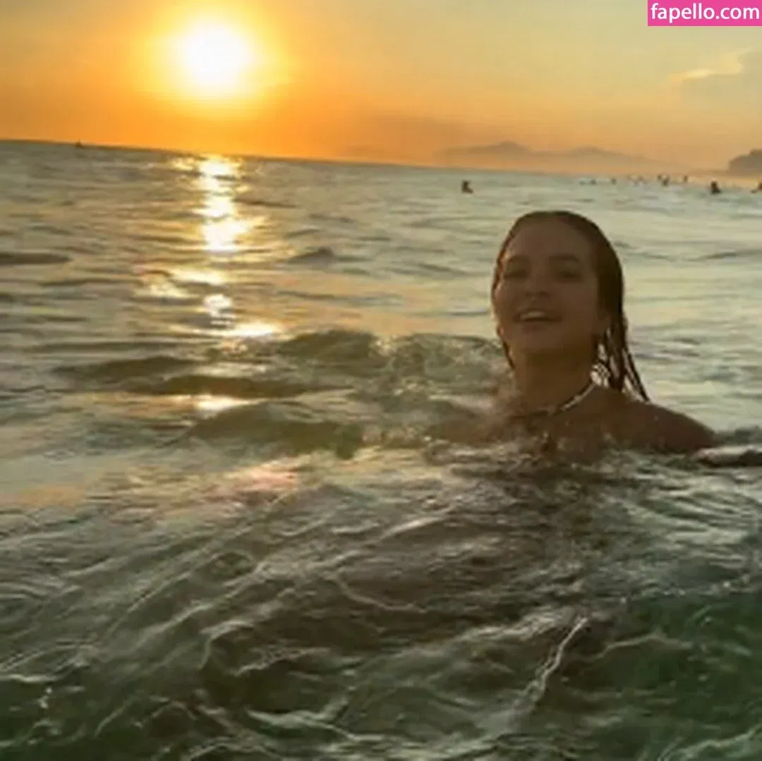 Dezoitou / Mel Maia / mel_maia / melissamelmaia Onlyfans Photo Gallery 