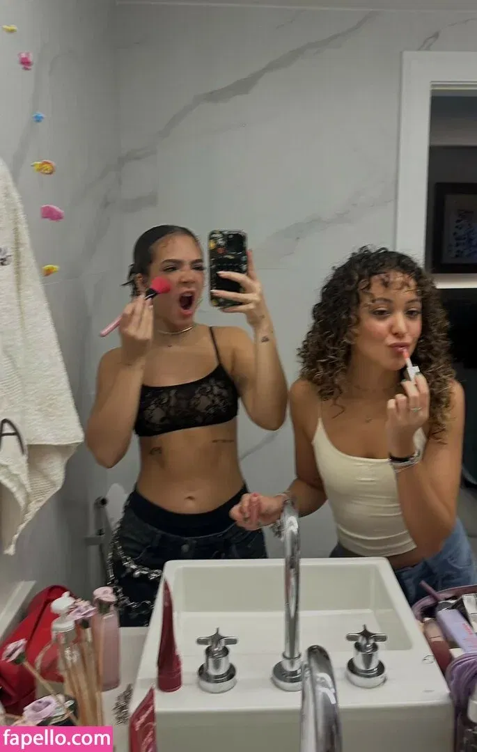 Dezoitou / Mel Maia / mel_maia / melissamelmaia Onlyfans Photo Gallery 