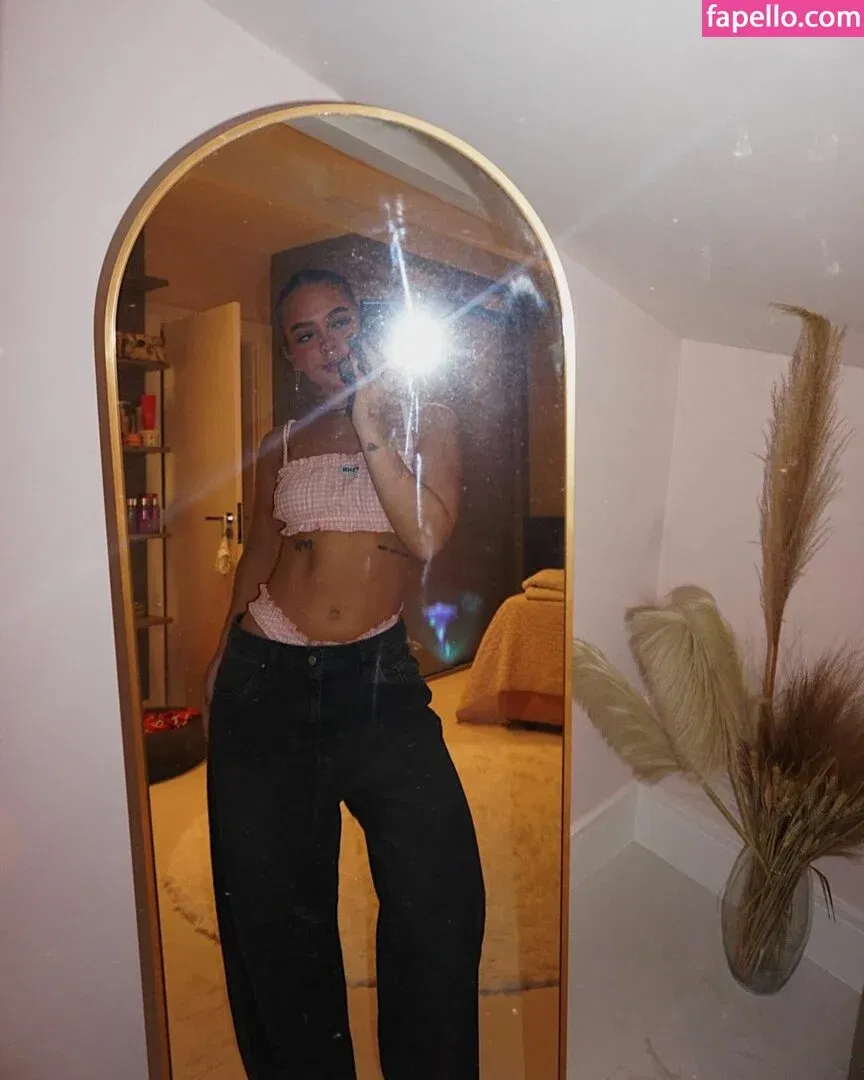 Dezoitou / Mel Maia / mel_maia / melissamelmaia Onlyfans Photo Gallery 