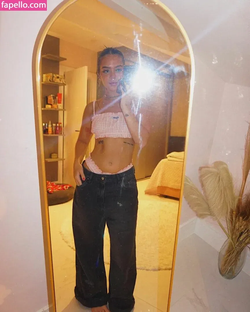 Dezoitou / Mel Maia / mel_maia / melissamelmaia Onlyfans Photo Gallery 