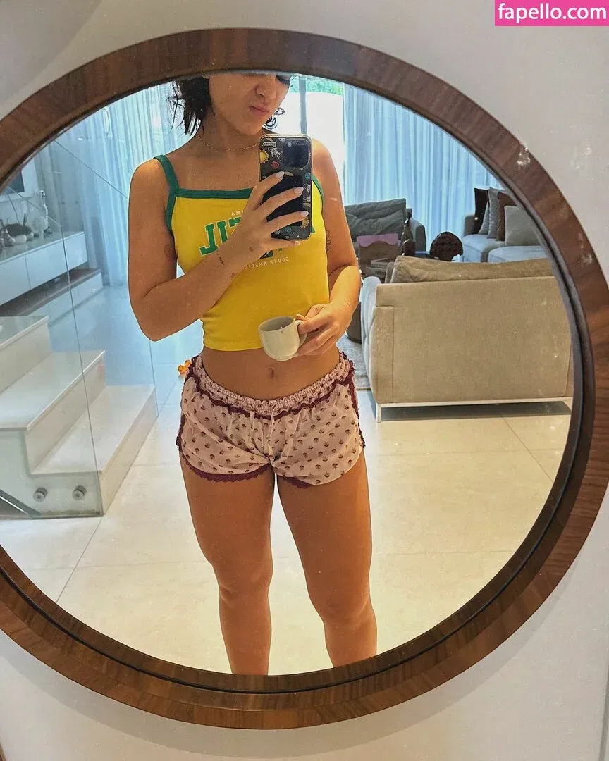 Dezoitou / Mel Maia / mel_maia / melissamelmaia Onlyfans Photo Gallery 