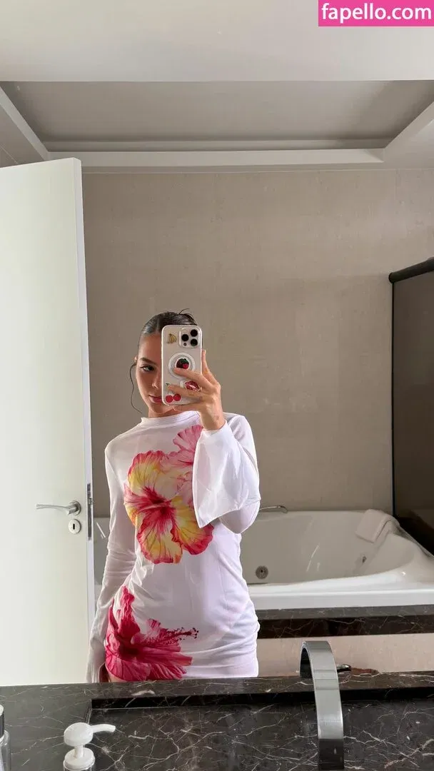 Dezoitou / Mel Maia / mel_maia / melissamelmaia Onlyfans Photo Gallery 