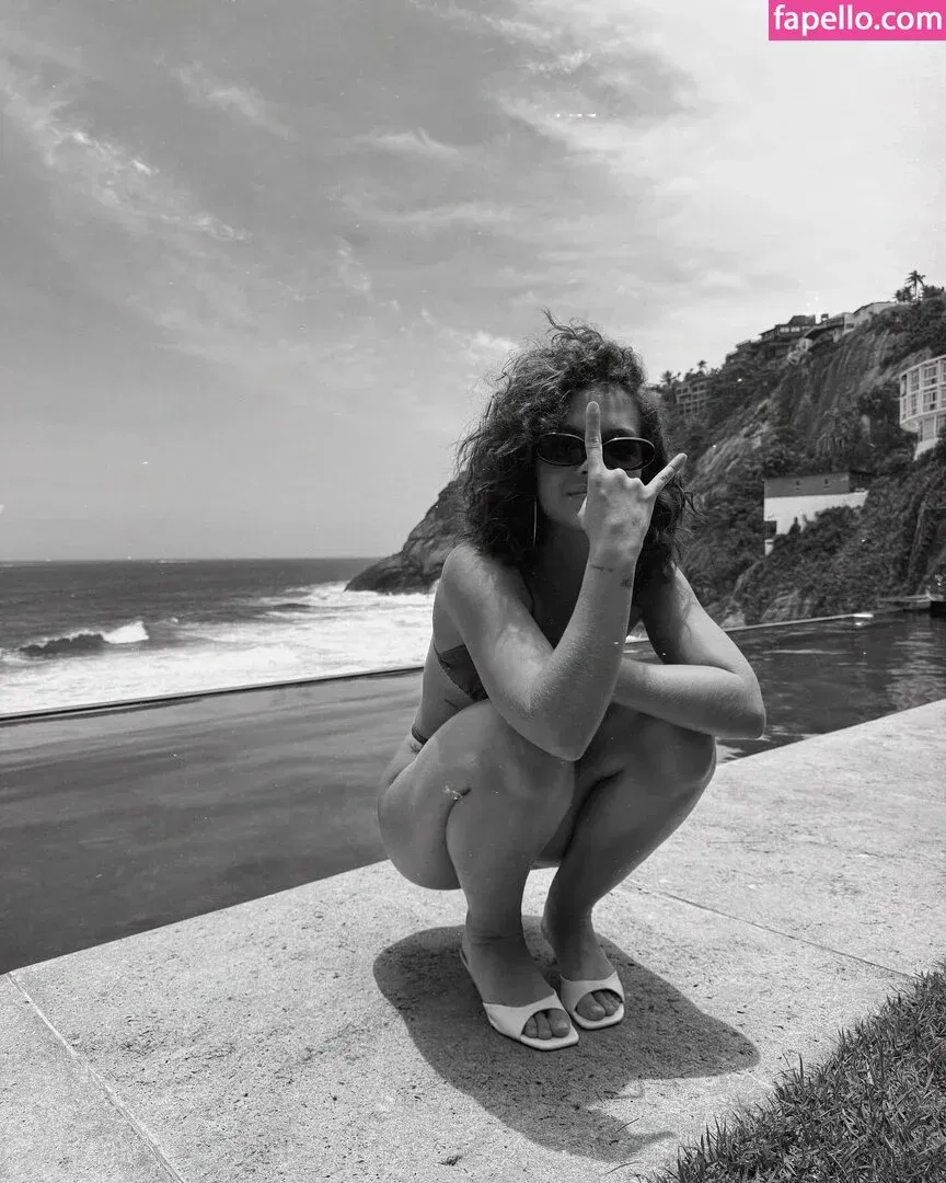 Dezoitou / Mel Maia / mel_maia / melissamelmaia Onlyfans Photo Gallery 