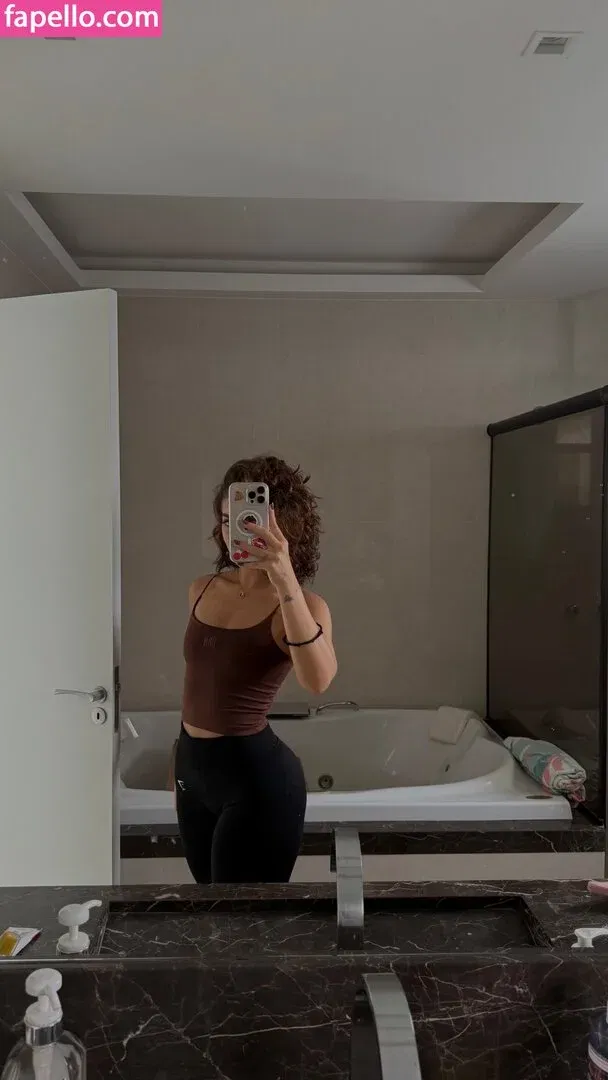 Dezoitou / Mel Maia / mel_maia / melissamelmaia Onlyfans Photo Gallery 