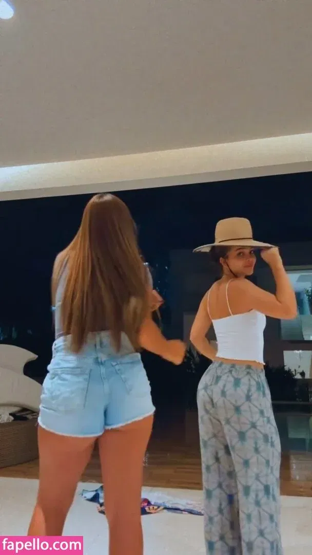 Dezoitou / Mel Maia / mel_maia / melissamelmaia Onlyfans Photo Gallery 