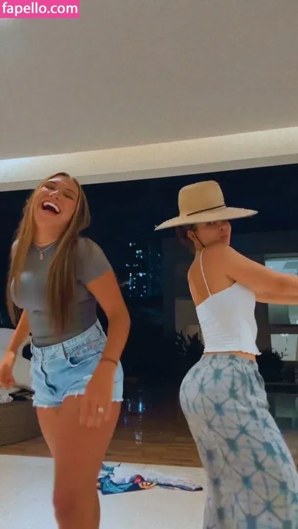 Dezoitou / Mel Maia / mel_maia / melissamelmaia Onlyfans Photo Gallery 