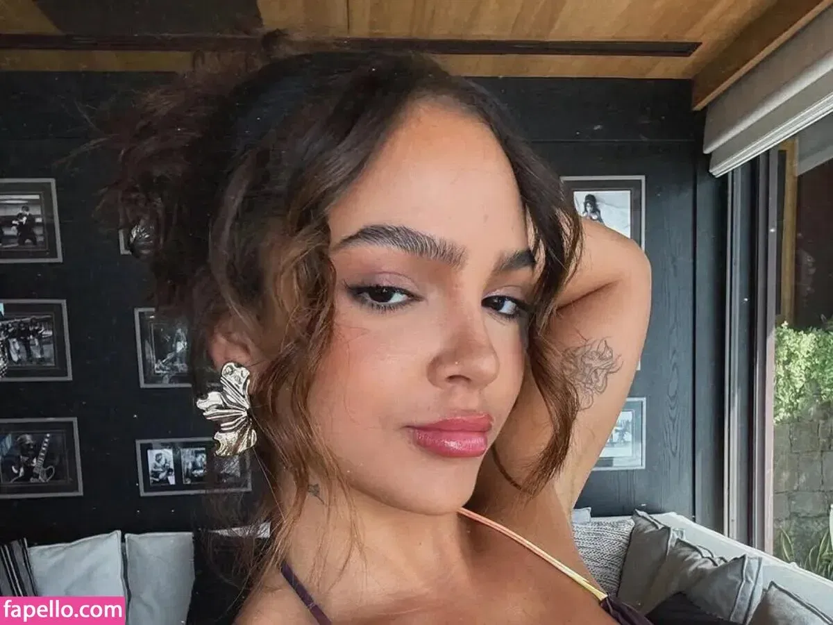 Dezoitou / Mel Maia / mel_maia / melissamelmaia Onlyfans Photo Gallery 