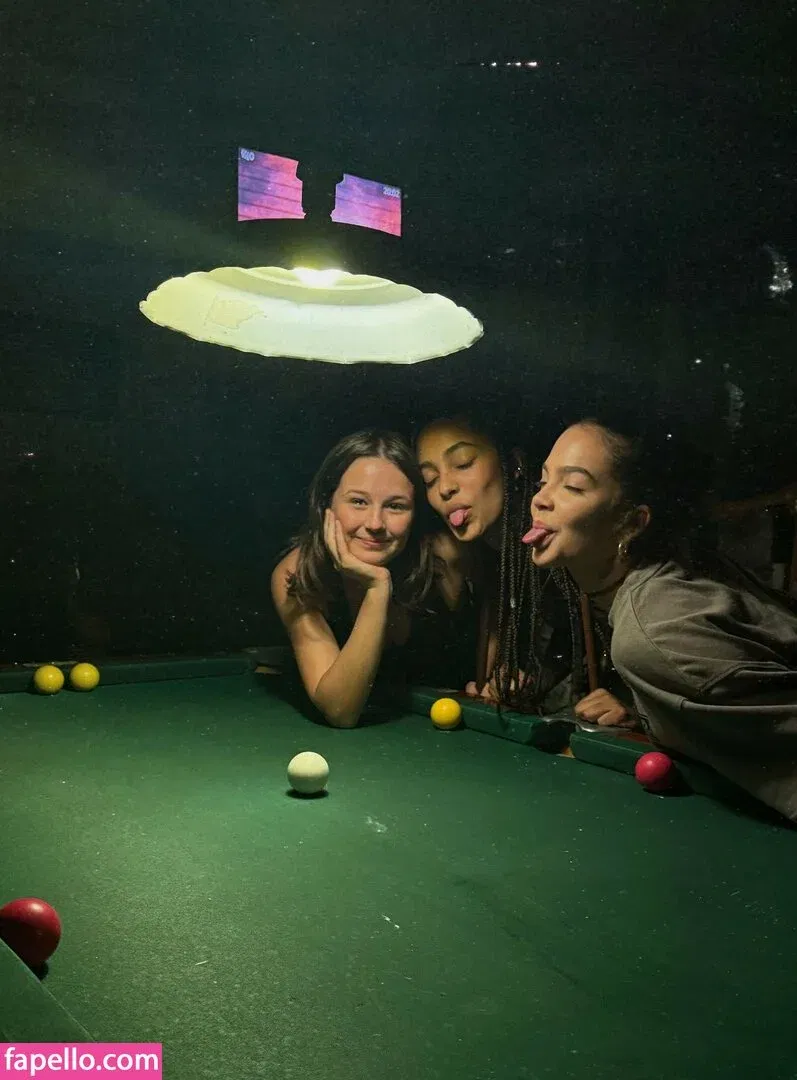 Dezoitou / Mel Maia / mel_maia / melissamelmaia Onlyfans Photo Gallery 