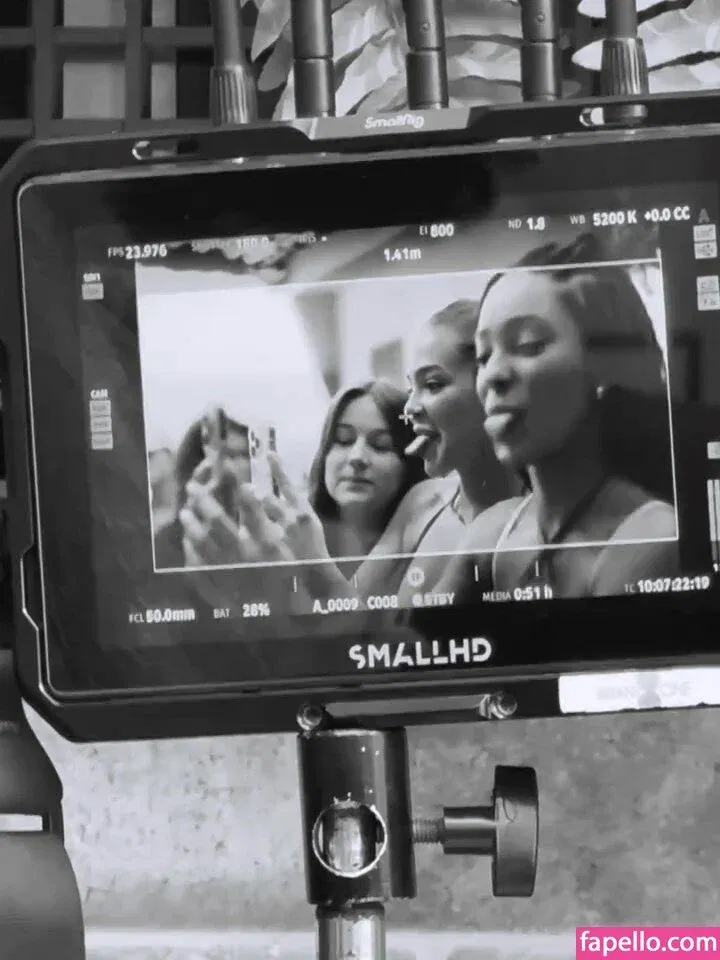 Dezoitou / Mel Maia / mel_maia / melissamelmaia Onlyfans Photo Gallery 