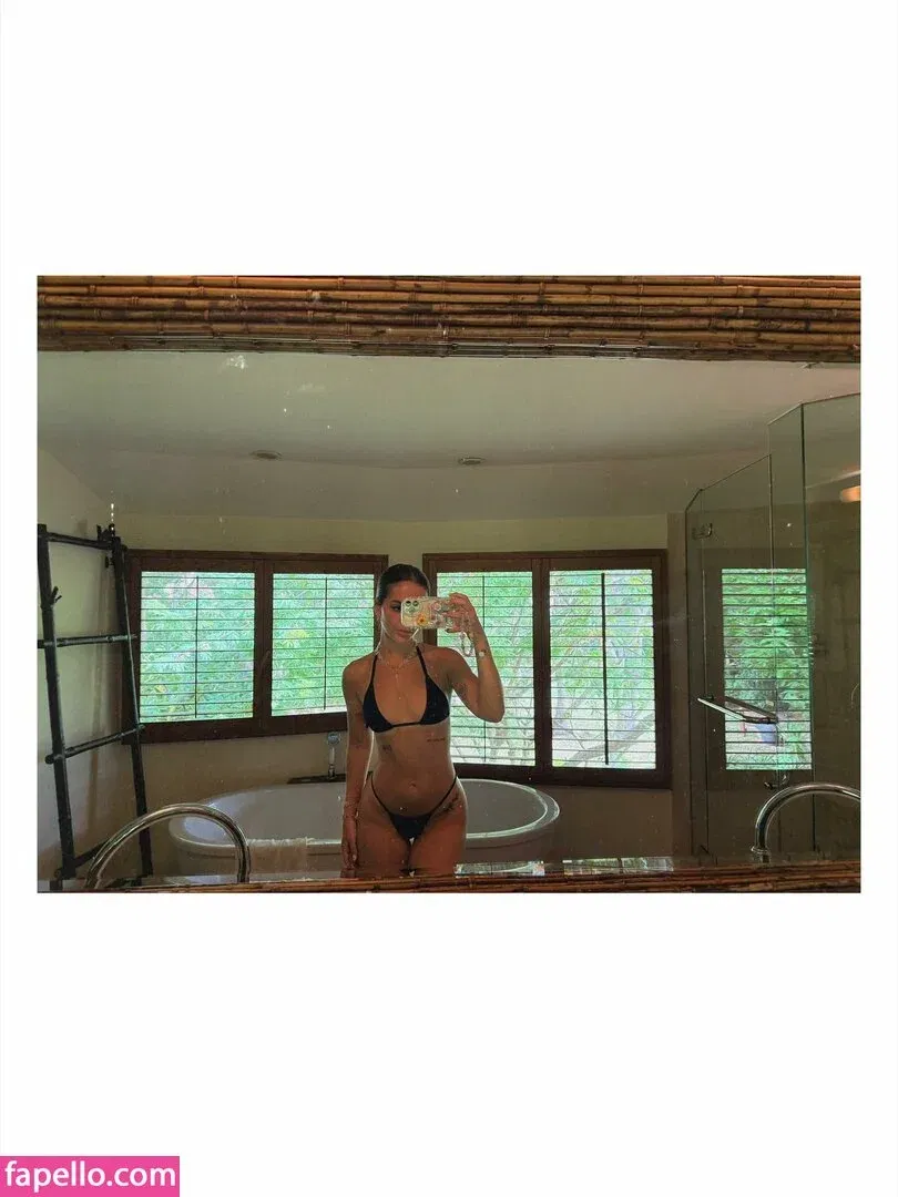 Dezoitou / Mel Maia / mel_maia / melissamelmaia Onlyfans Photo Gallery 