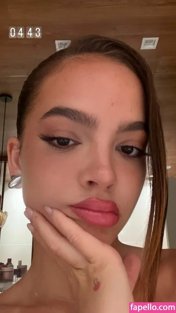 Dezoitou / Mel Maia / mel_maia / melissamelmaia Onlyfans Photo Gallery 