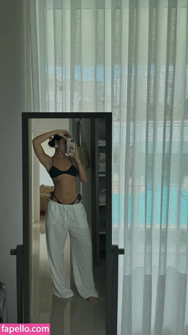 Dezoitou / Mel Maia / mel_maia / melissamelmaia Onlyfans Photo Gallery 