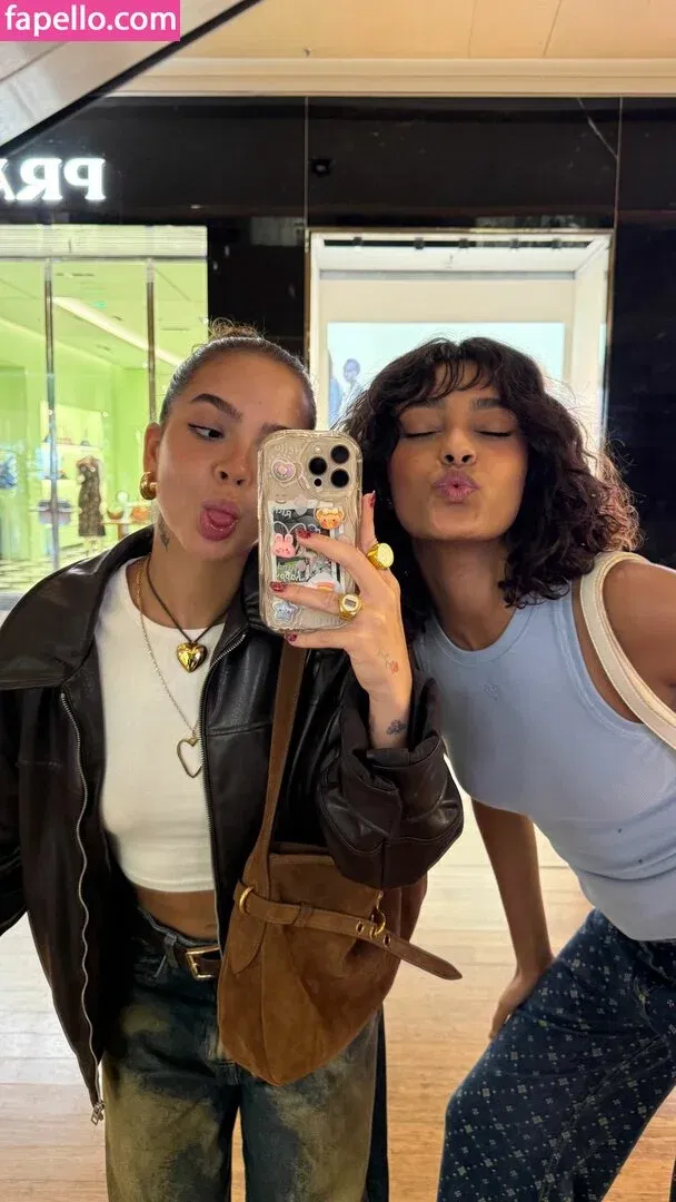 Dezoitou / Mel Maia / mel_maia / melissamelmaia Onlyfans Photo Gallery 