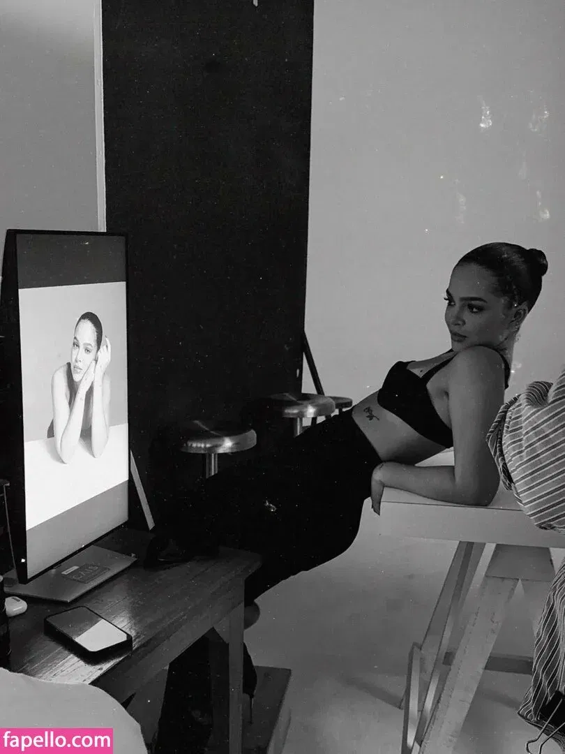 Dezoitou / Mel Maia / mel_maia / melissamelmaia Onlyfans Photo Gallery 