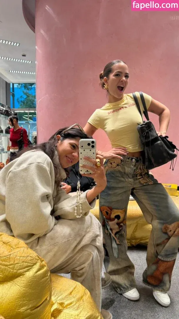 Dezoitou / Mel Maia / mel_maia / melissamelmaia Onlyfans Photo Gallery 