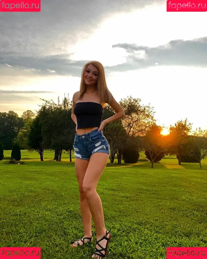 kristenhaness / kristenhanesss / kristennnhaness Onlyfans Photo Gallery 