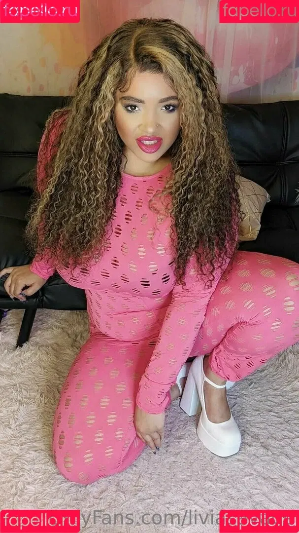 https: / itslivsavage / liviasavage Onlyfans Photo Gallery 