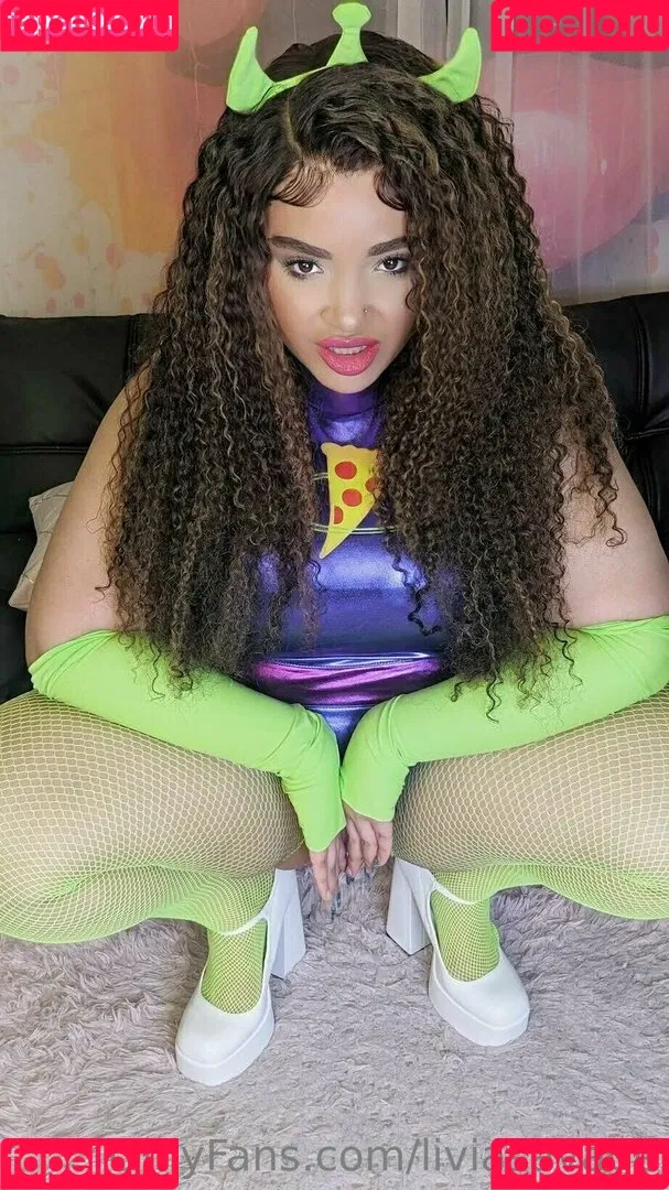 https: / itslivsavage / liviasavage Onlyfans Photo Gallery 