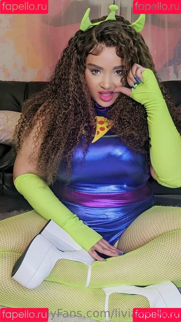 https: / itslivsavage / liviasavage Onlyfans Photo Gallery 