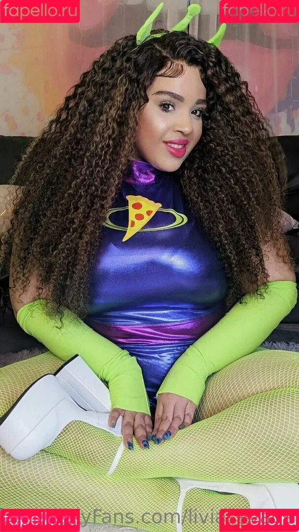 https: / itslivsavage / liviasavage Onlyfans Photo Gallery 