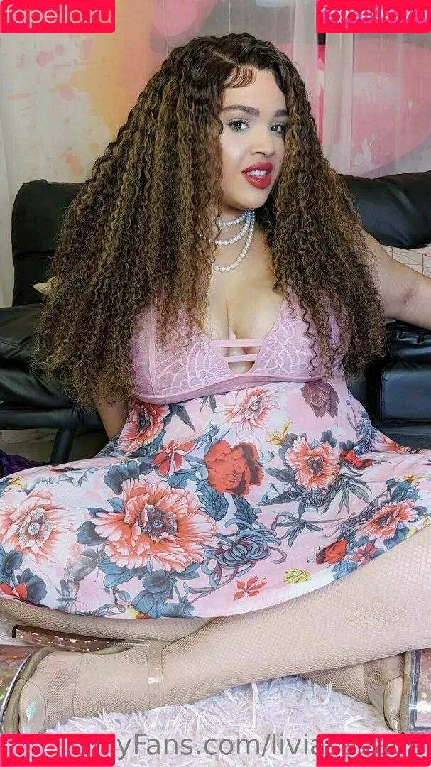 https: / itslivsavage / liviasavage Onlyfans Photo Gallery 