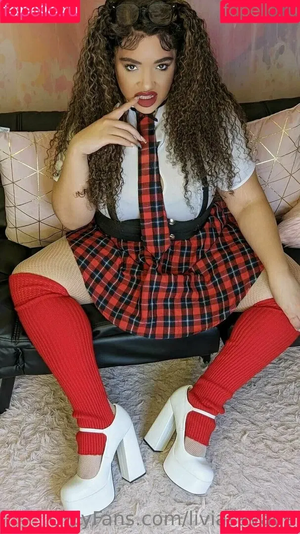 https: / itslivsavage / liviasavage Onlyfans Photo Gallery 