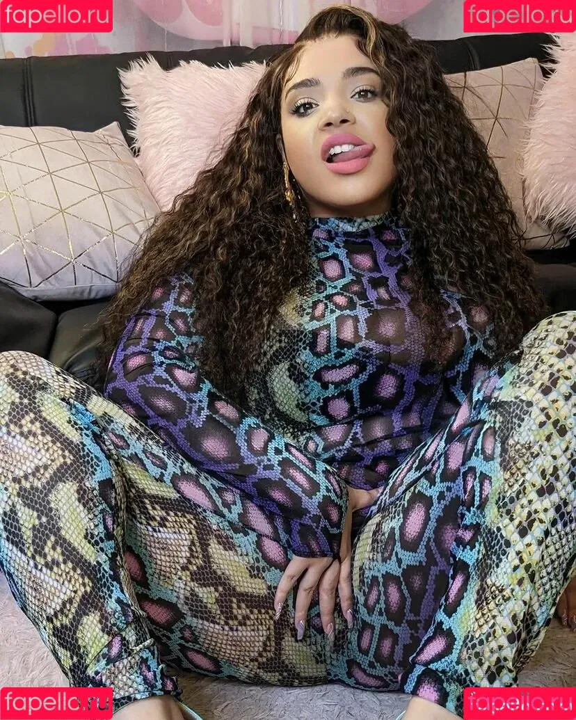 https: / itslivsavage / liviasavage Onlyfans Photo Gallery 