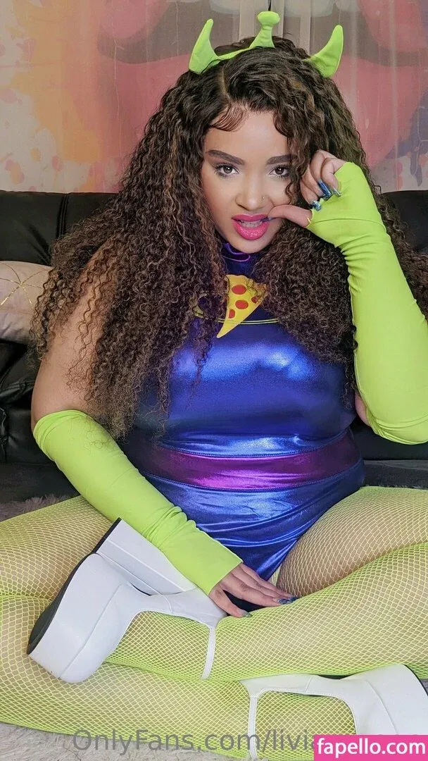 https: / itslivsavage / liviasavage Onlyfans Photo Gallery 