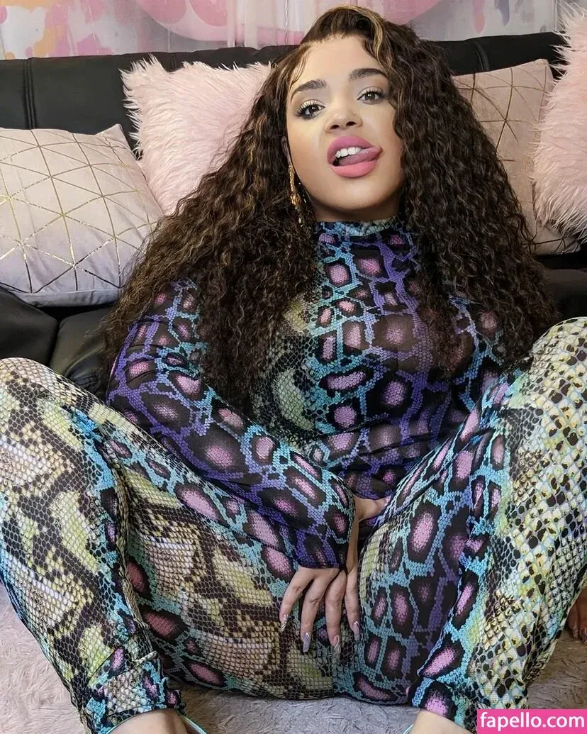 https: / itslivsavage / liviasavage Onlyfans Photo Gallery 