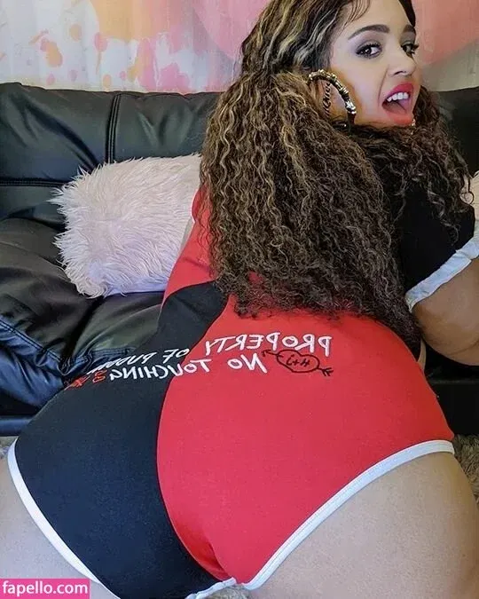 https: / itslivsavage / liviasavage Onlyfans Photo Gallery 