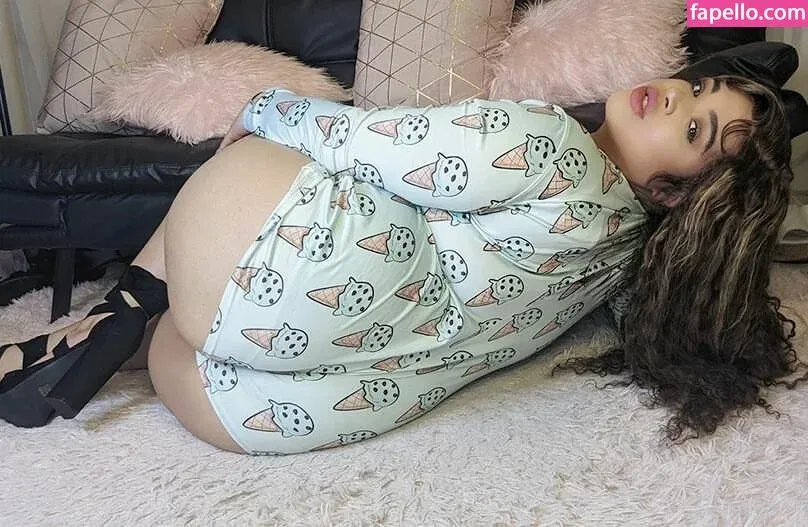 https: / itslivsavage / liviasavage Onlyfans Photo Gallery 