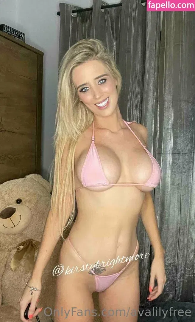 avalilyfree / avalilyuk Onlyfans Photo Gallery 