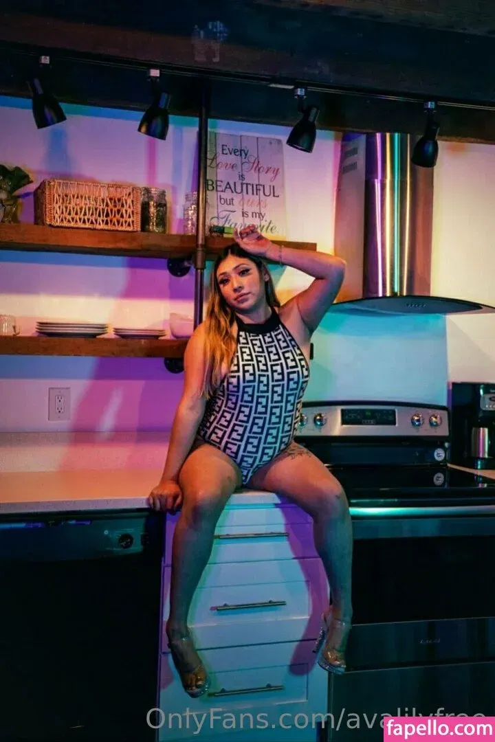 avalilyfree / avalilyuk Onlyfans Photo Gallery 