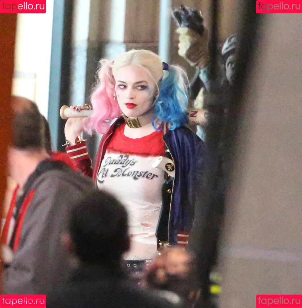 Margot Robbie / margotrobbieofficial Onlyfans Photo Gallery 