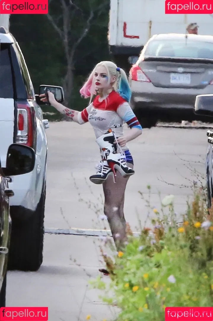 Margot Robbie / margotrobbieofficial Onlyfans Photo Gallery 