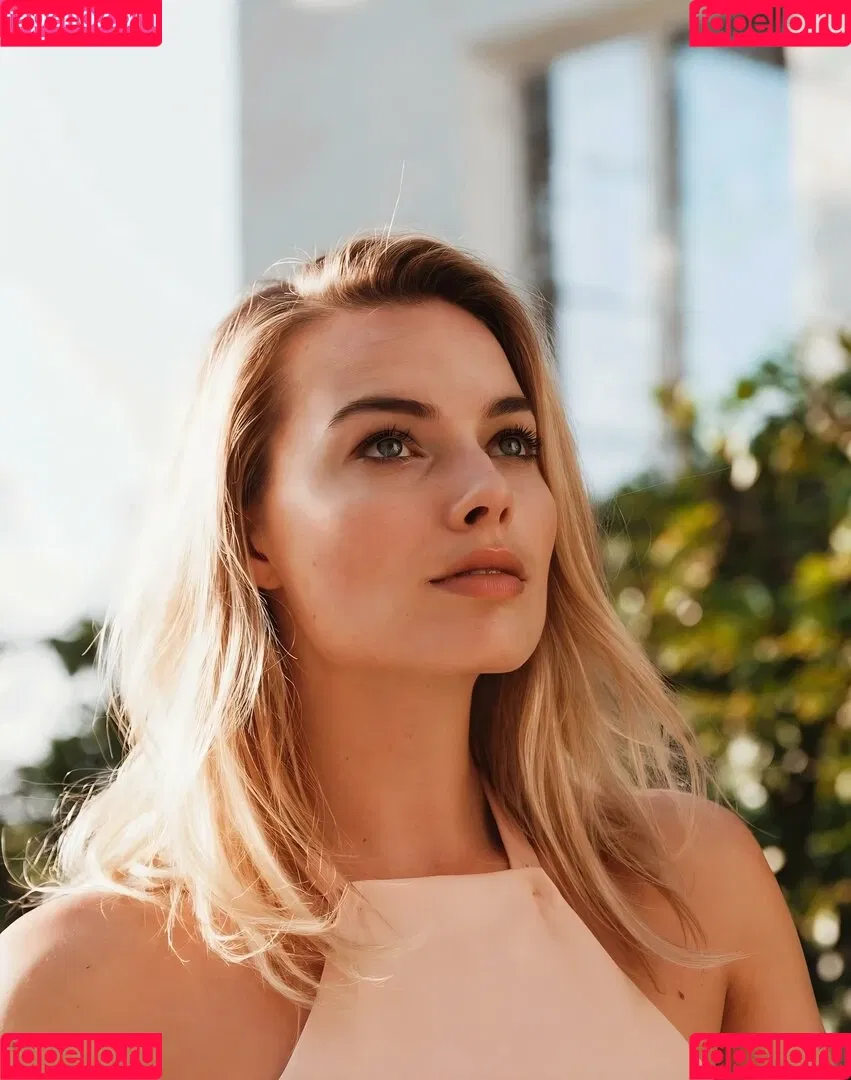 Margot Robbie / margotrobbieofficial Onlyfans Photo Gallery 