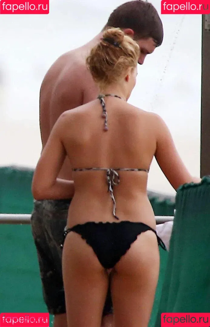 Margot Robbie / margotrobbieofficial Onlyfans Photo Gallery 