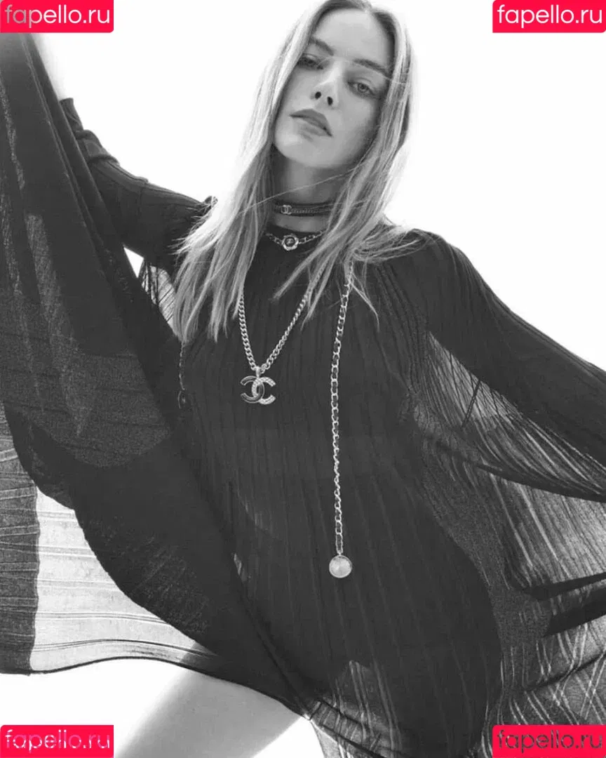 Margot Robbie / margotrobbieofficial Onlyfans Photo Gallery 