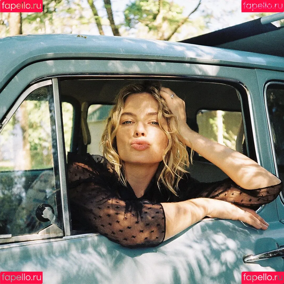Margot Robbie / margotrobbieofficial Onlyfans Photo Gallery 