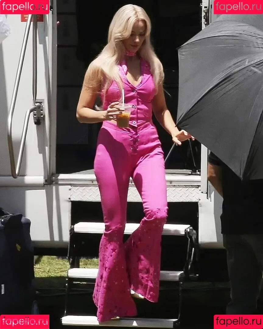 Margot Robbie / margotrobbieofficial Onlyfans Photo Gallery 