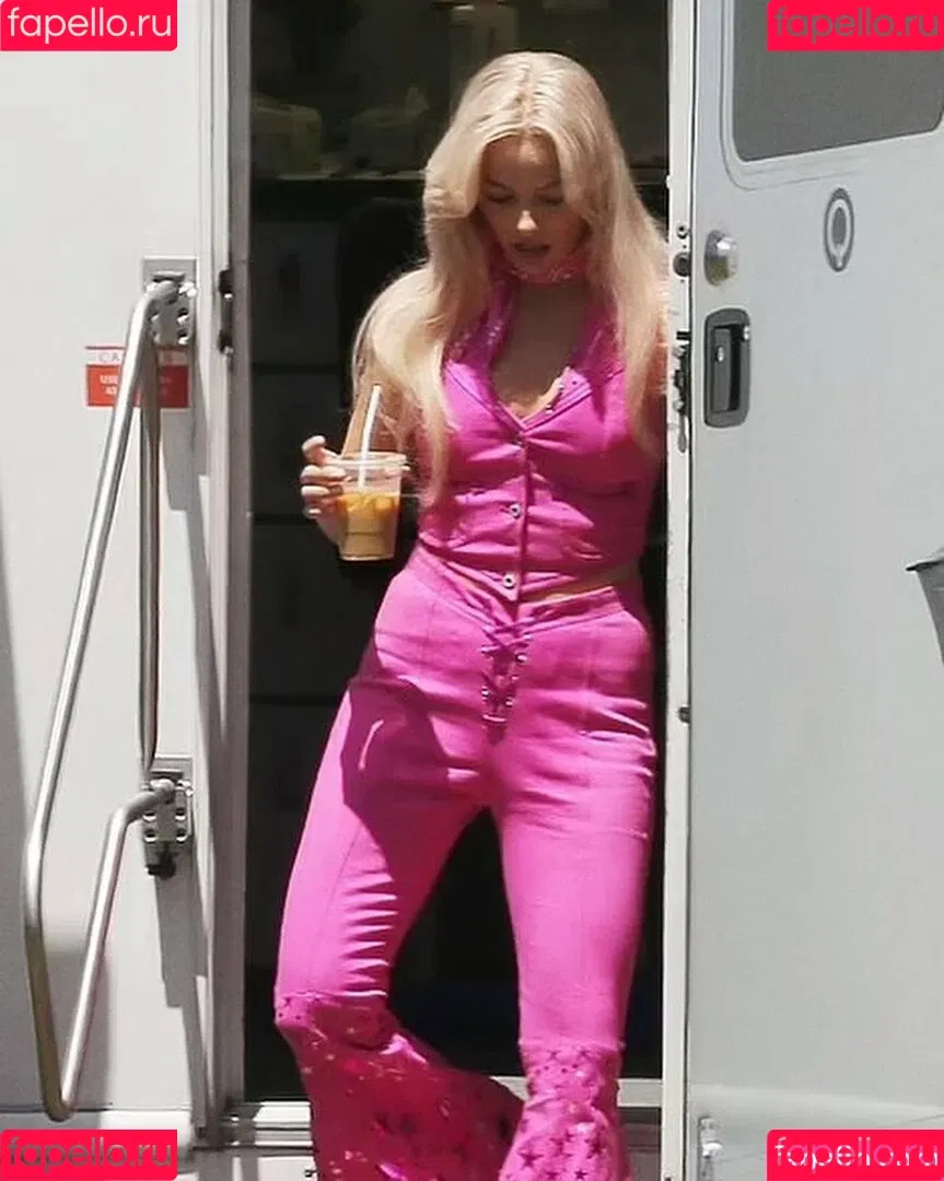 Margot Robbie / margotrobbieofficial Onlyfans Photo Gallery 