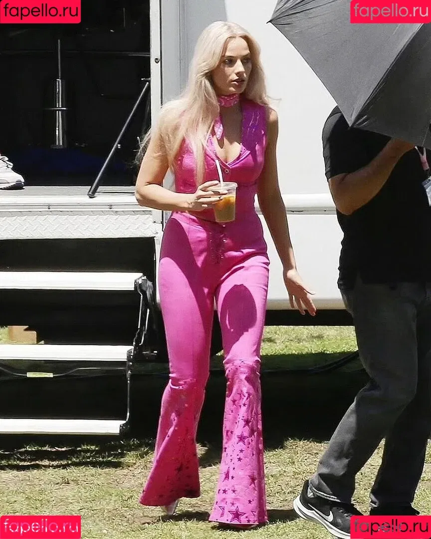 Margot Robbie / margotrobbieofficial Onlyfans Photo Gallery 