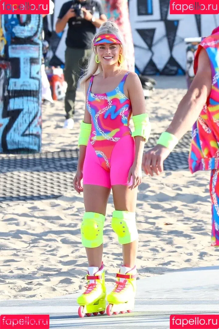 Margot Robbie / margotrobbieofficial Onlyfans Photo Gallery 