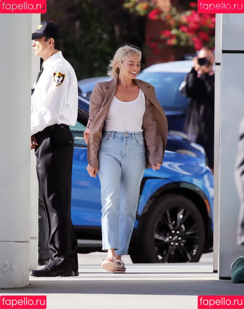 Margot Robbie / margotrobbieofficial Onlyfans Photo Gallery 