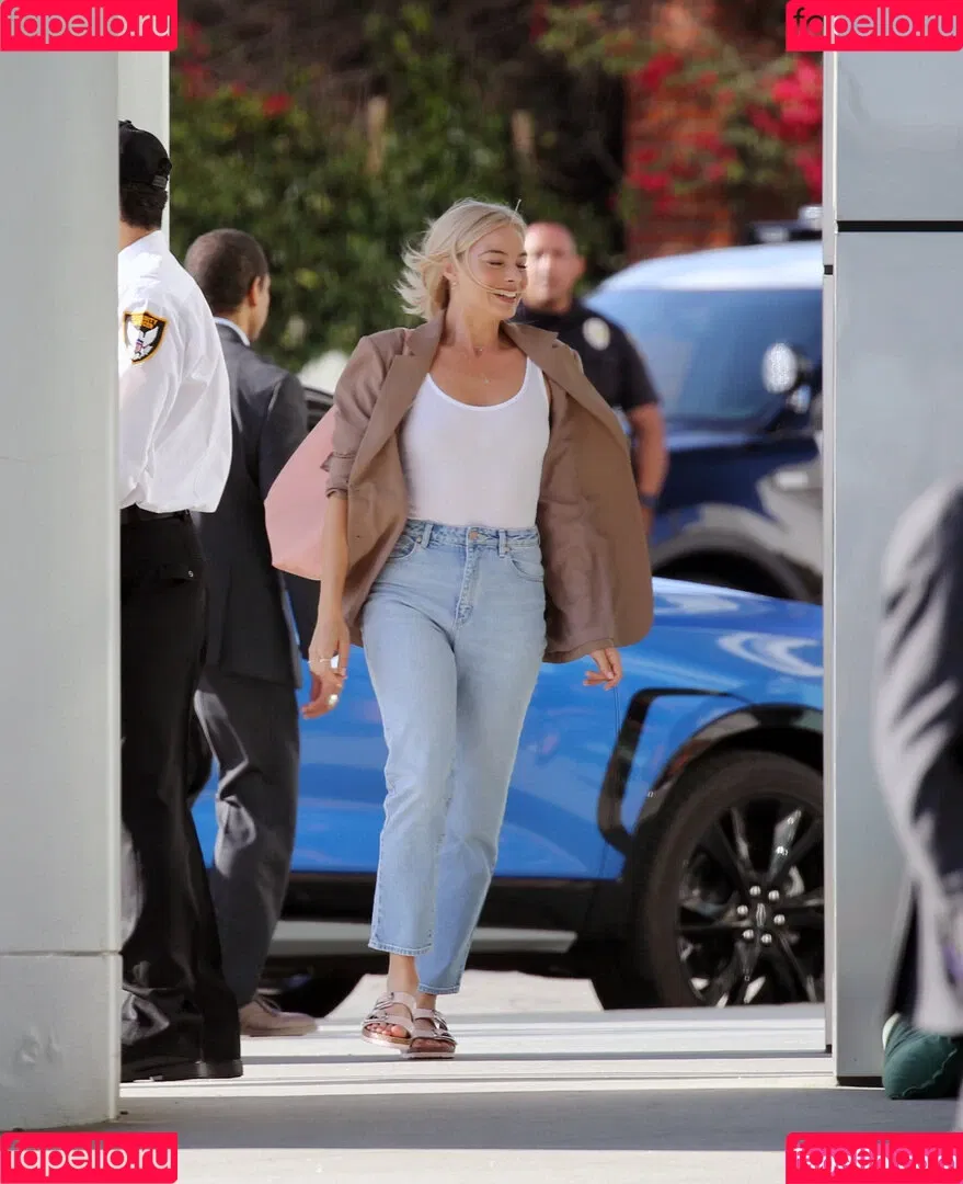 Margot Robbie / margotrobbieofficial Onlyfans Photo Gallery 