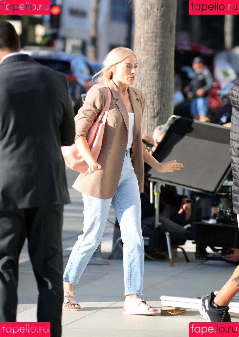 Margot Robbie / margotrobbieofficial Onlyfans Photo Gallery 