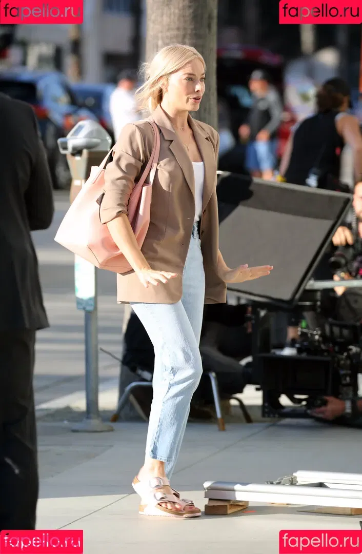 Margot Robbie / margotrobbieofficial Onlyfans Photo Gallery 